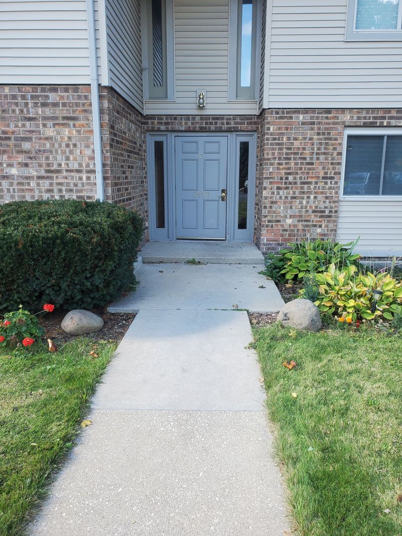 Mt. Pleasant Apartment: 5030 Graceland Blvd.