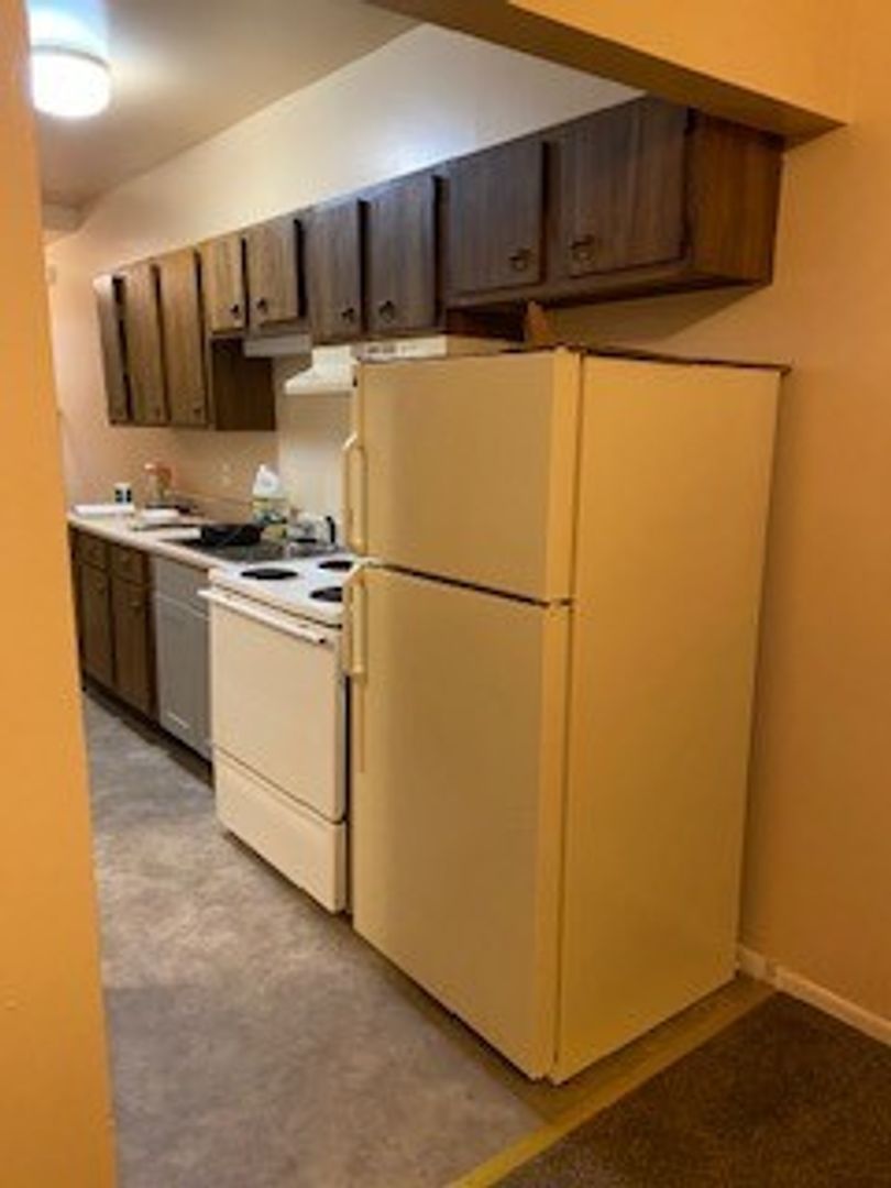 Hartford Apartment: 19 E State St