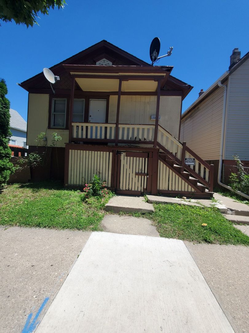 Milwaukee Apartment: 1532 S 13th St.