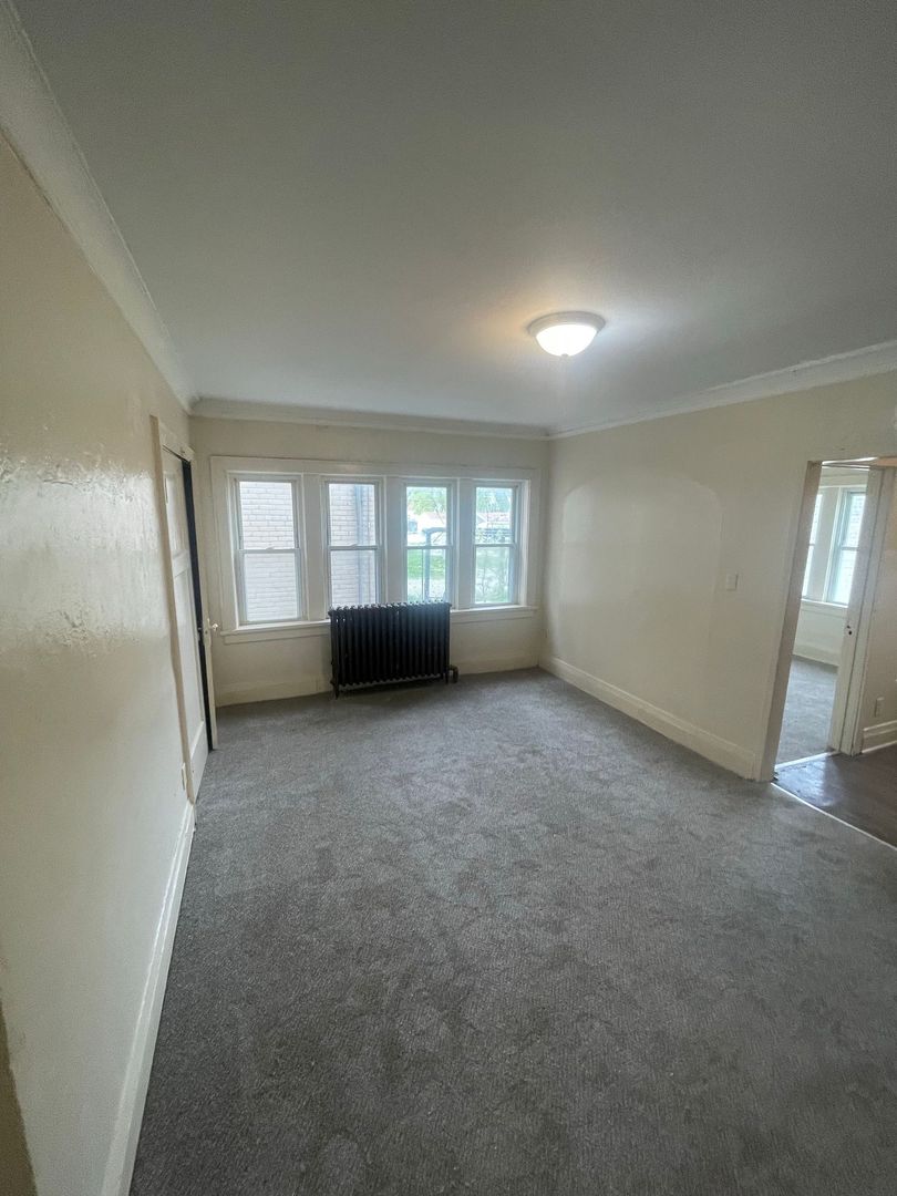 Milwaukee Apartment: 3866 N Port Washington Rd.