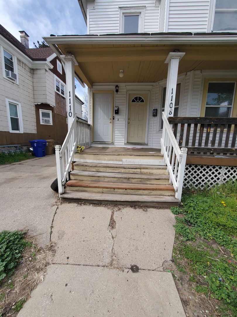 Kenosha Apartment: 1108-1110 61st St.