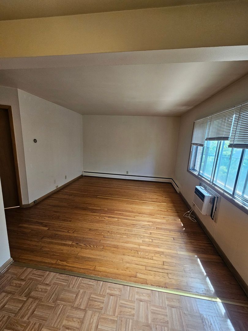 Milwaukee Apartment: 1851 N Oakland Ave