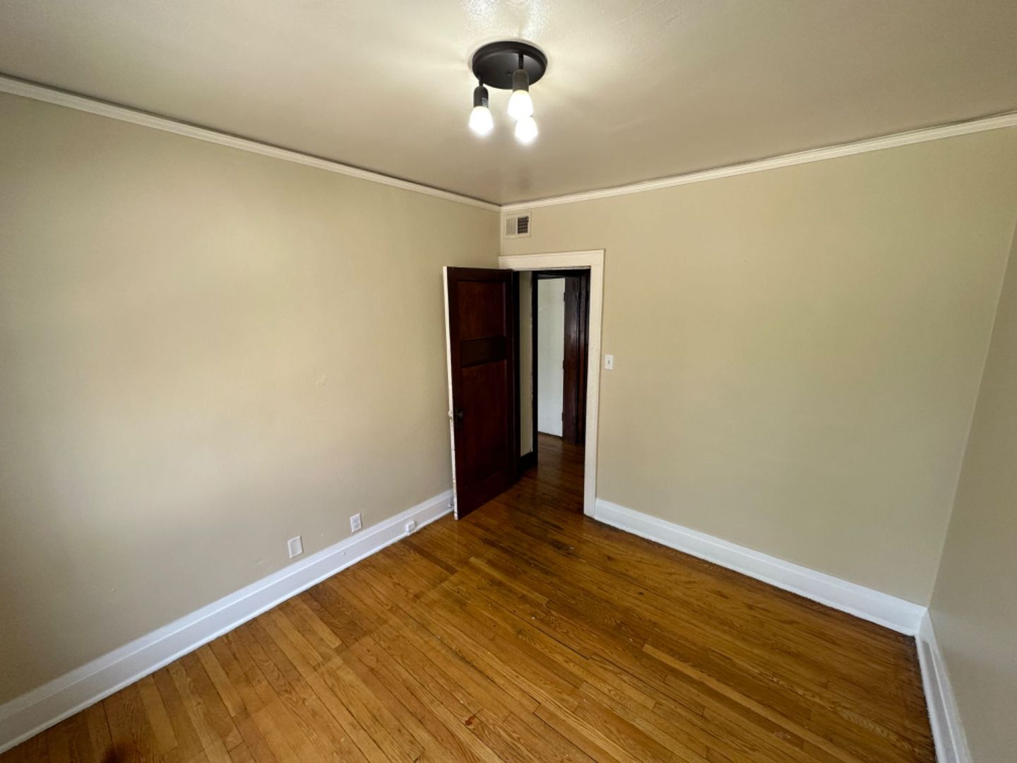 Milwaukee Apartment: 4720 N 37th St.