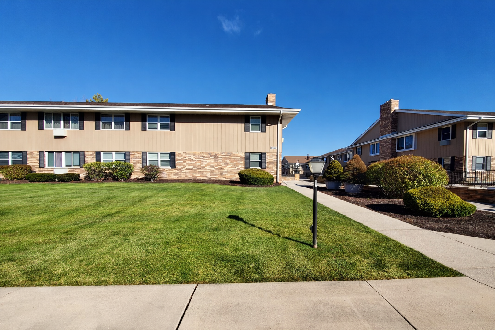 Brown Deer House: 5700 W Wahner Ave.#208