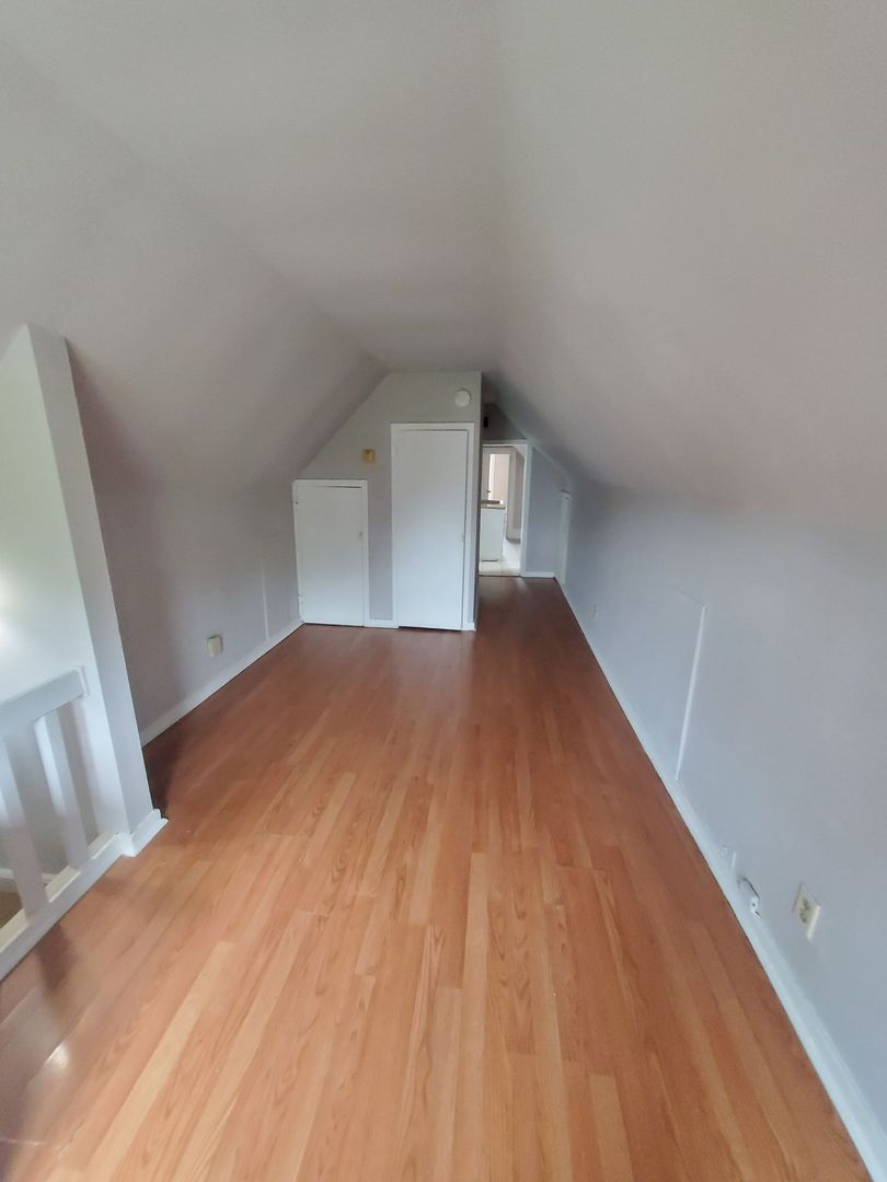 Milwaukee Apartment: 2857 N Hubbard St