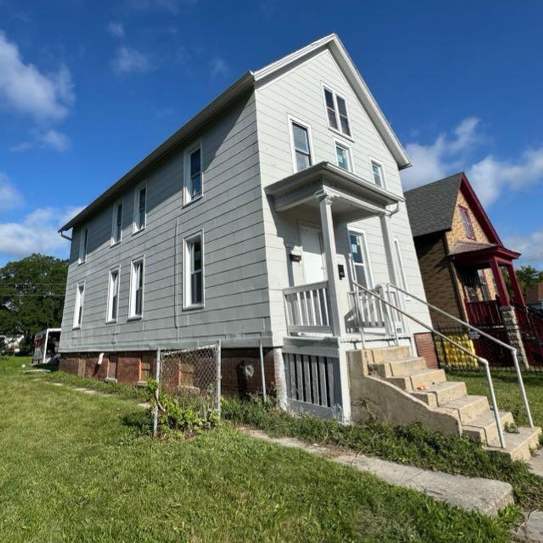 Milwaukee Apartment: 2365-2365A N 20th St.