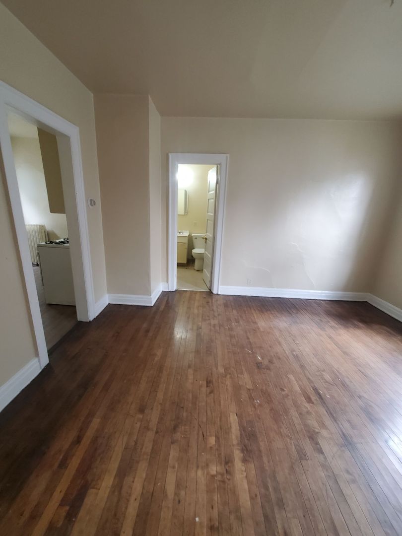 Milwaukee Apartment: 1017-1019A S 25th St.