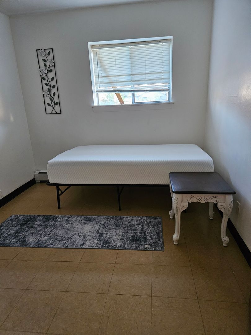 Cudahy Apartment: 5252 S Packard Avenue