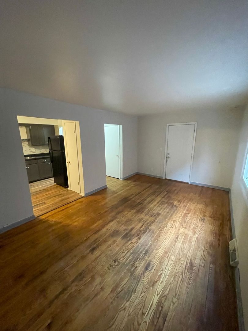 Milwaukee Apartment: 2553 S 44th St.