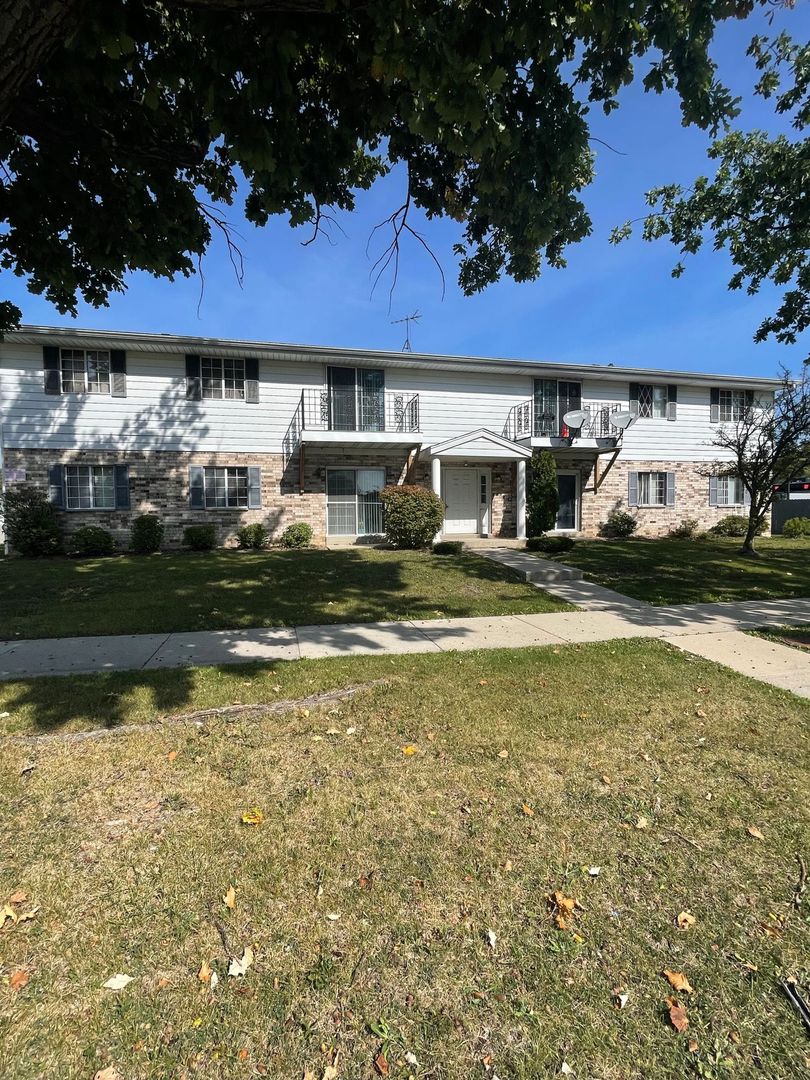 Milwaukee Apartment: 7630 W Dean Rd