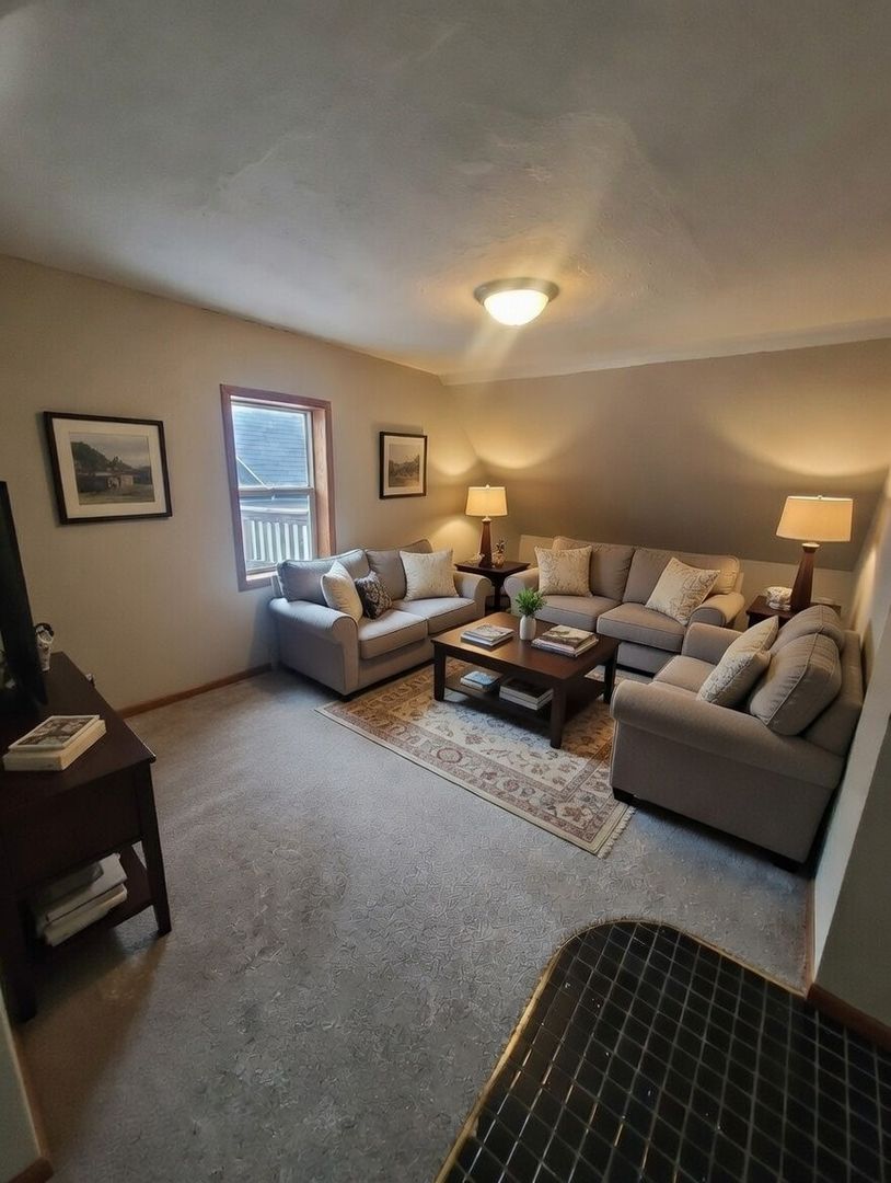 Racine Apartment: 1613 Austin Ave.