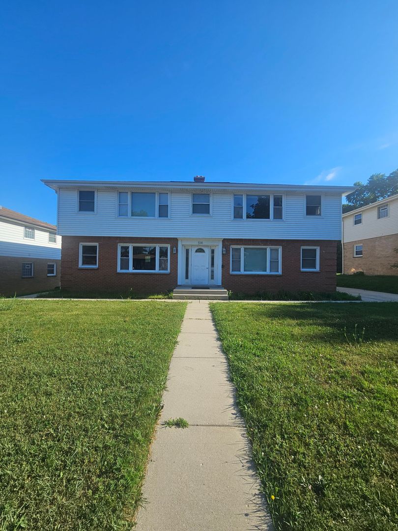 South Milwaukee Apartment: 514 Lakeview Ave.