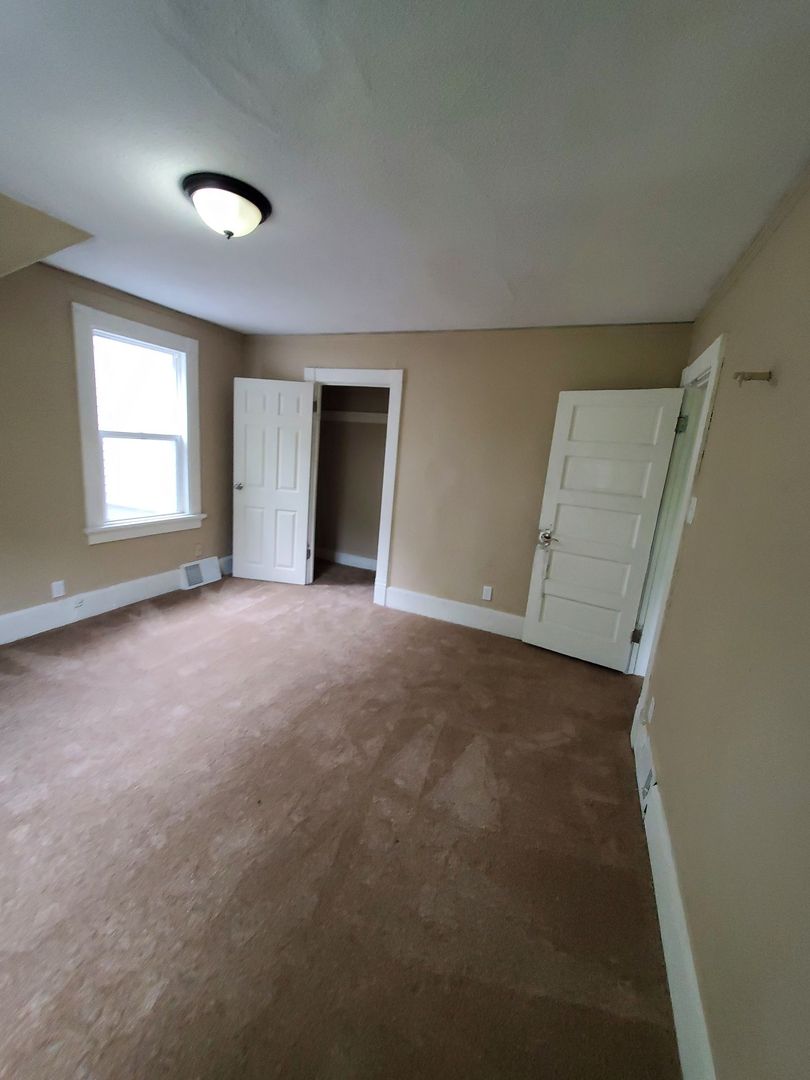 Milwaukee Apartment: 2571-2571A N 34th St.
