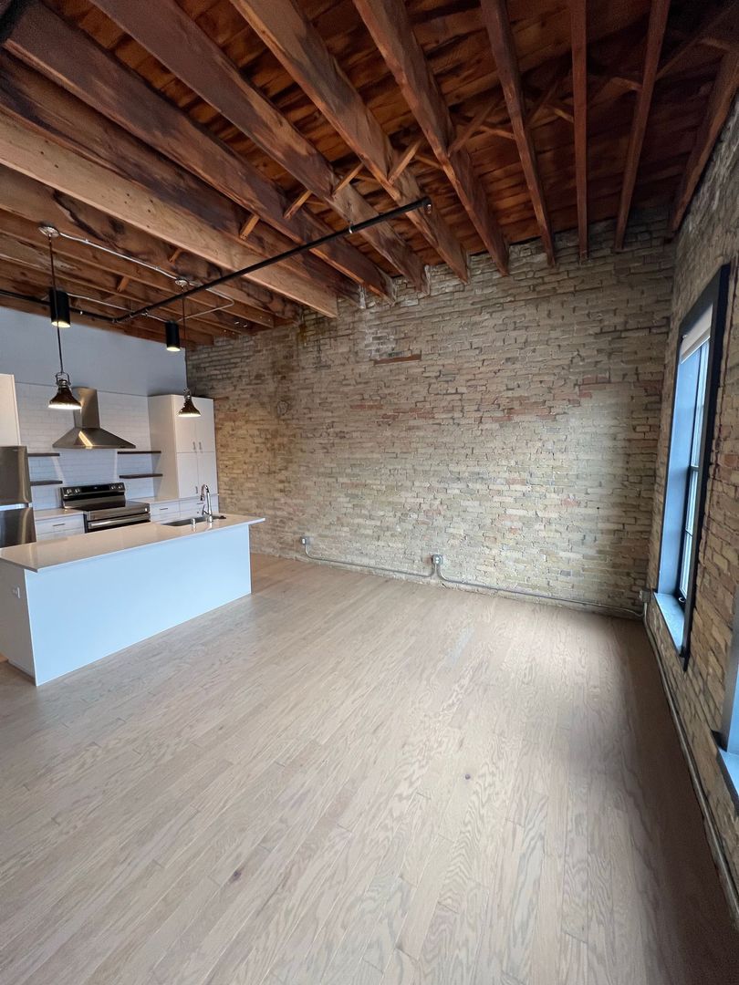 Milwaukee Apartment: 235 S 2nd St