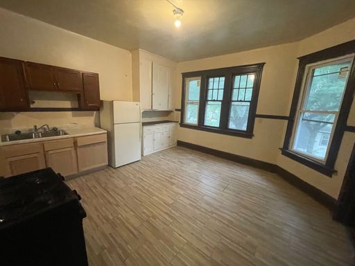 1 Bedroom Upper