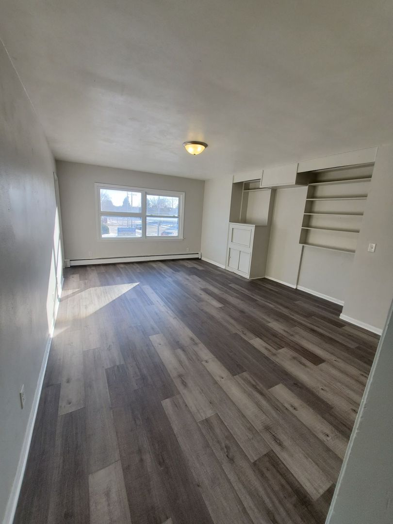 Racine Apartment: 920-924 Romayne Avenue