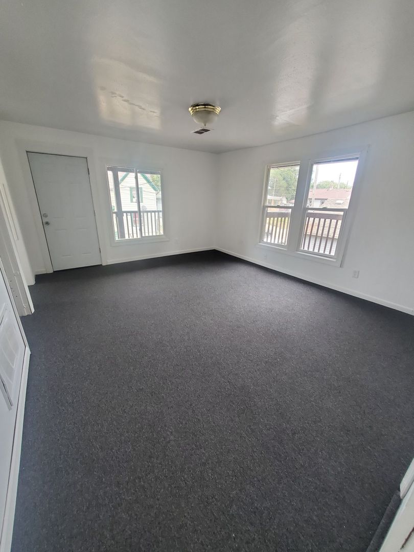 Racine Apartment: 1027 Albert St.