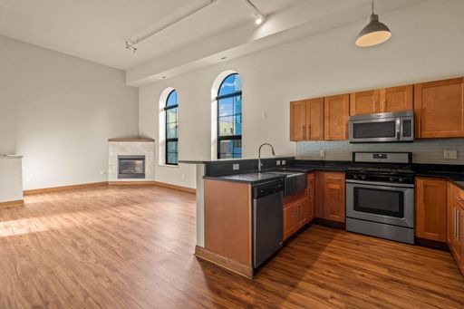 Beautiful Downtown 3 Bedroom apartment – photo 1
