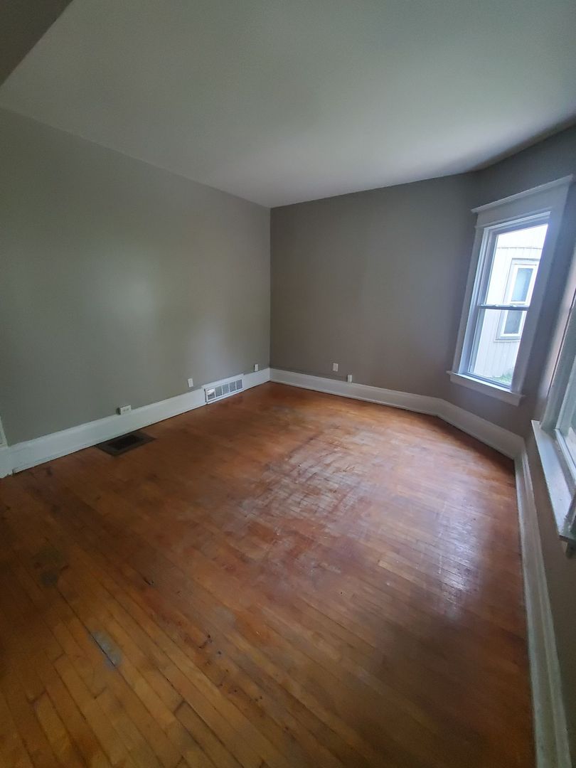Milwaukee Apartment: 1228-1230 N 28th St