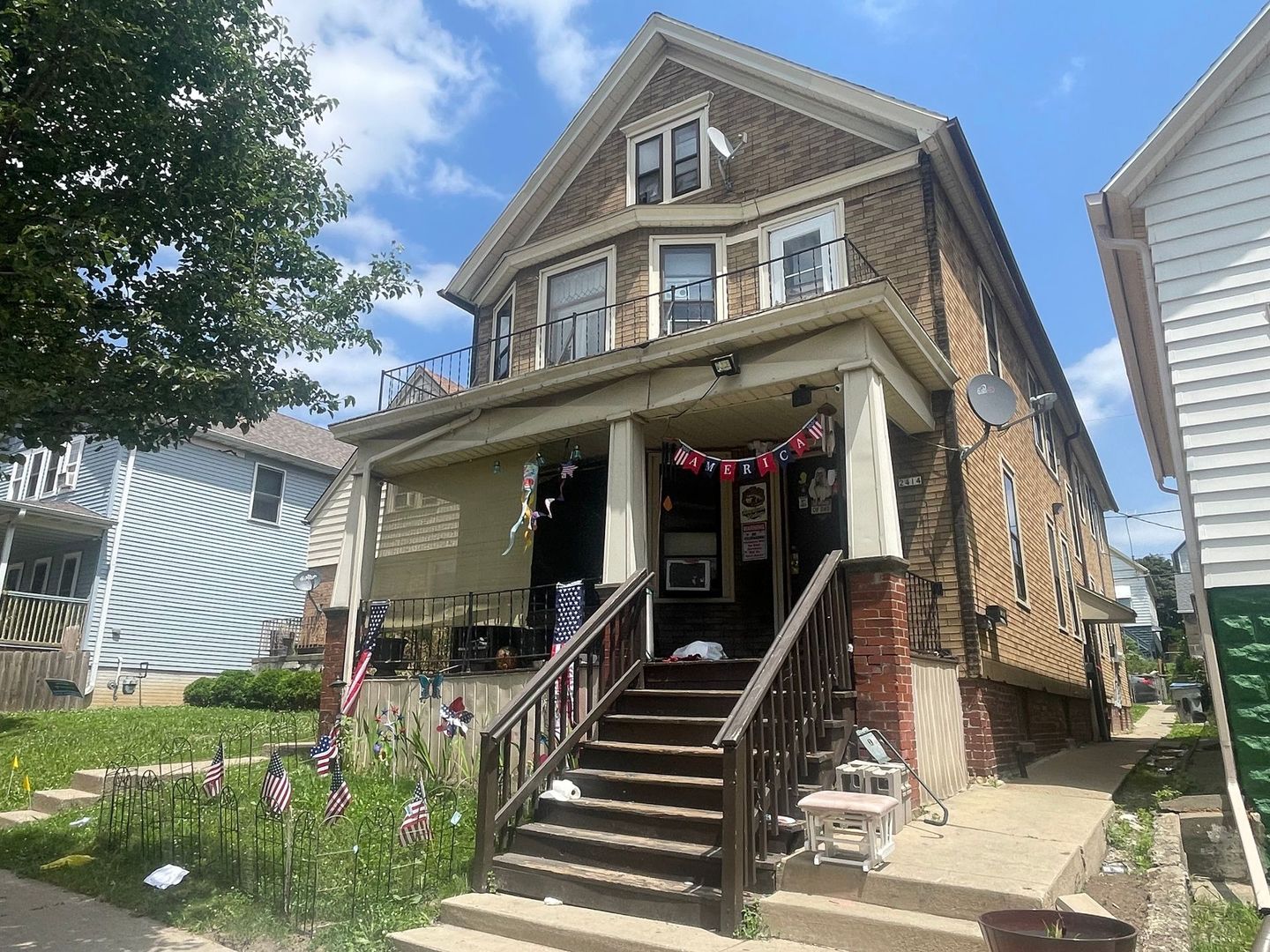 Milwaukee Apartment: 2414 S 9th St.