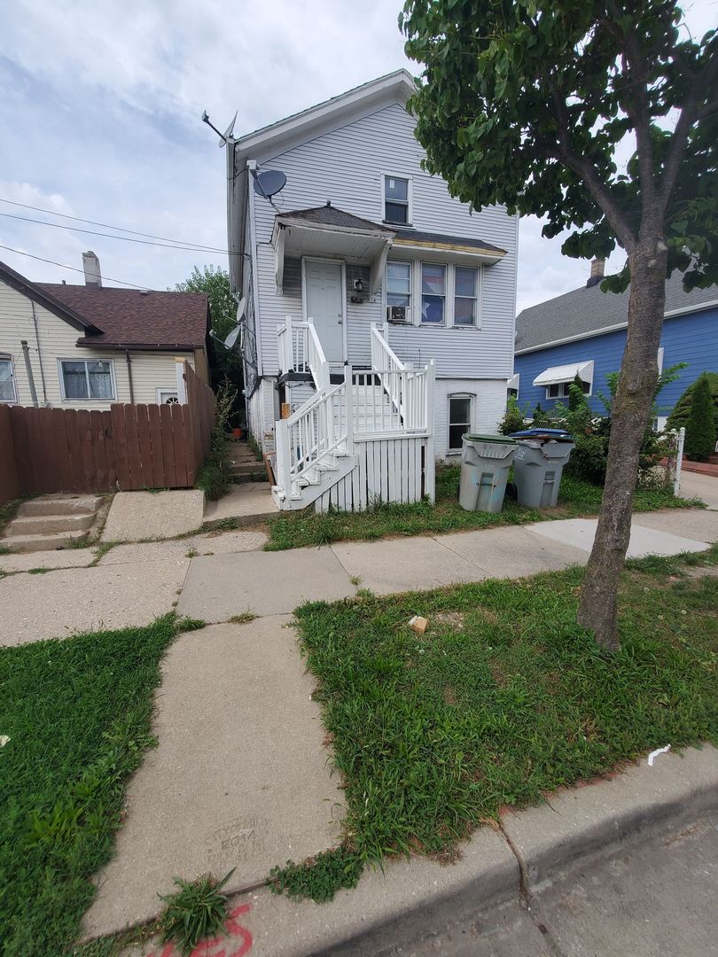 Milwaukee Apartment: 1587 S Pearl St.
