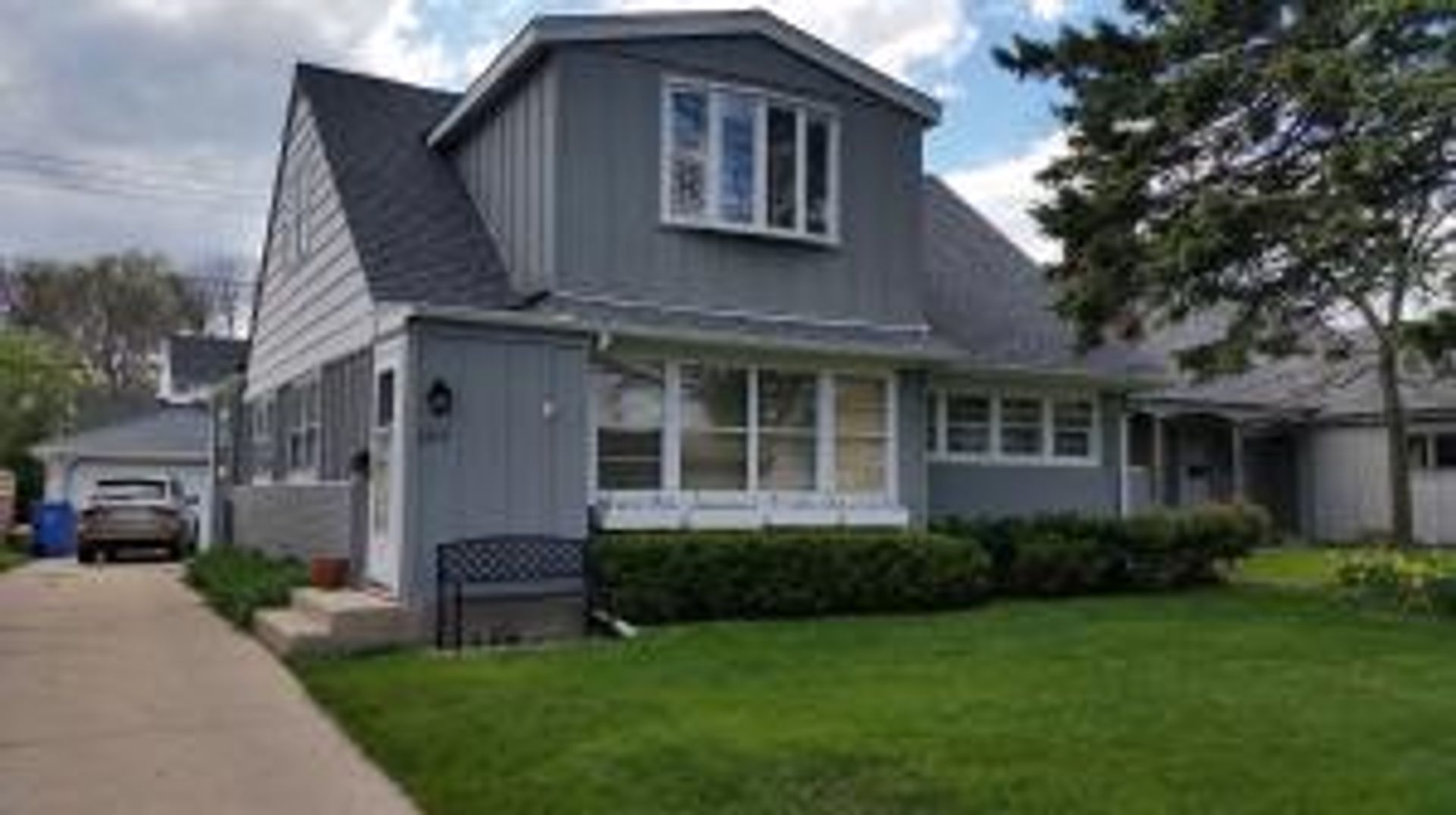 Whitefish Bay House: 6015 N Shoreland Avenue