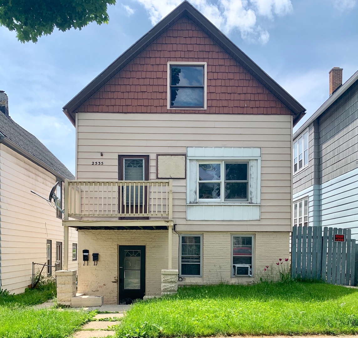Milwaukee Apartment: 2535 S 9th Pl