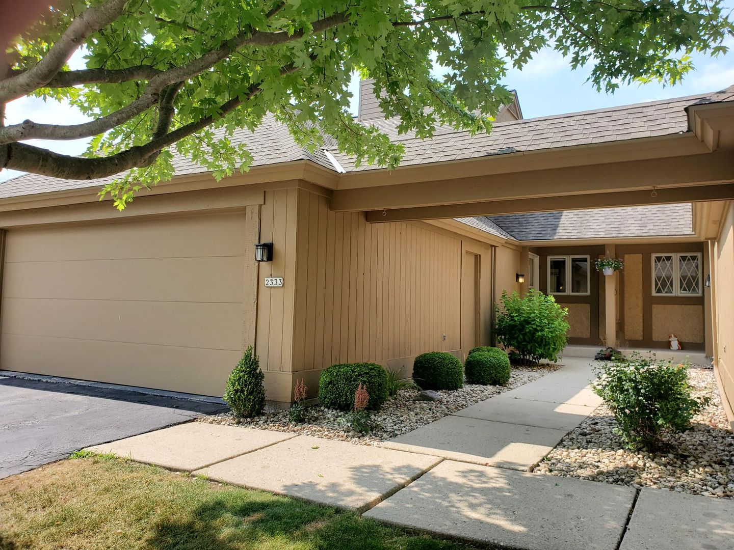 Mequon House: 2333 W Cumberland Ct.