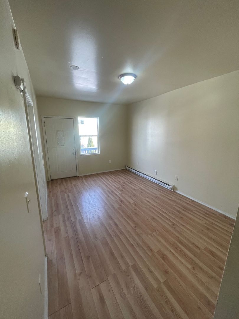 Milwaukee Apartment: 2031-2033 S 15th Pl.