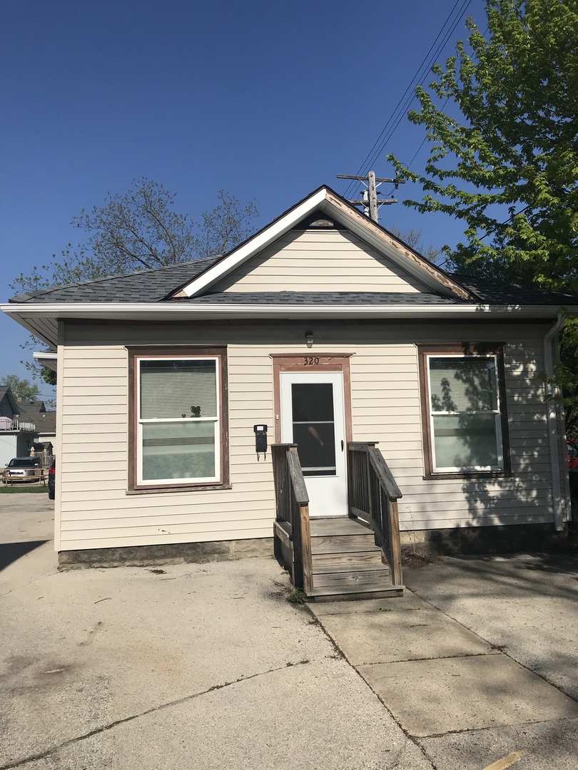 Waukesha Apartment: 316 Maple Ave 6 Unit