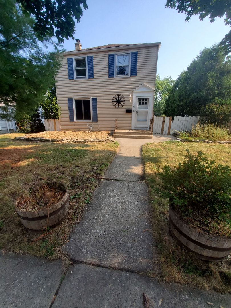Milwaukee House: 1018 E Wilbur Ave