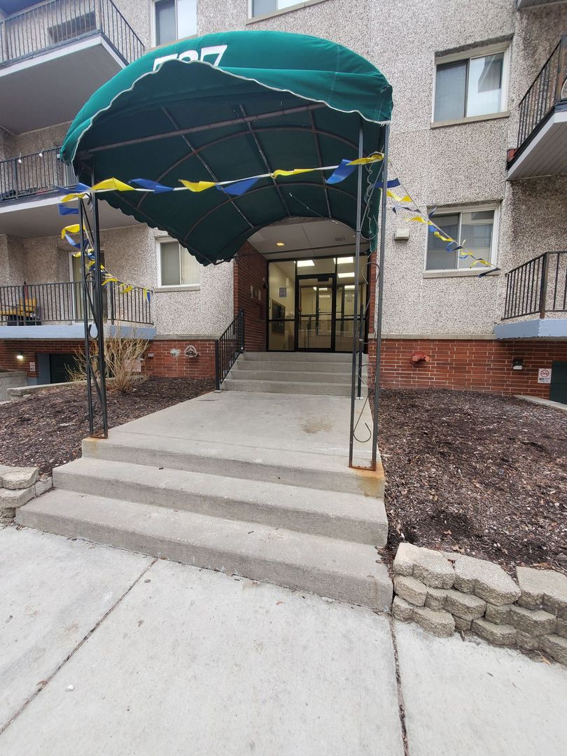 Milwaukee Apartment: 737 N 21st St.