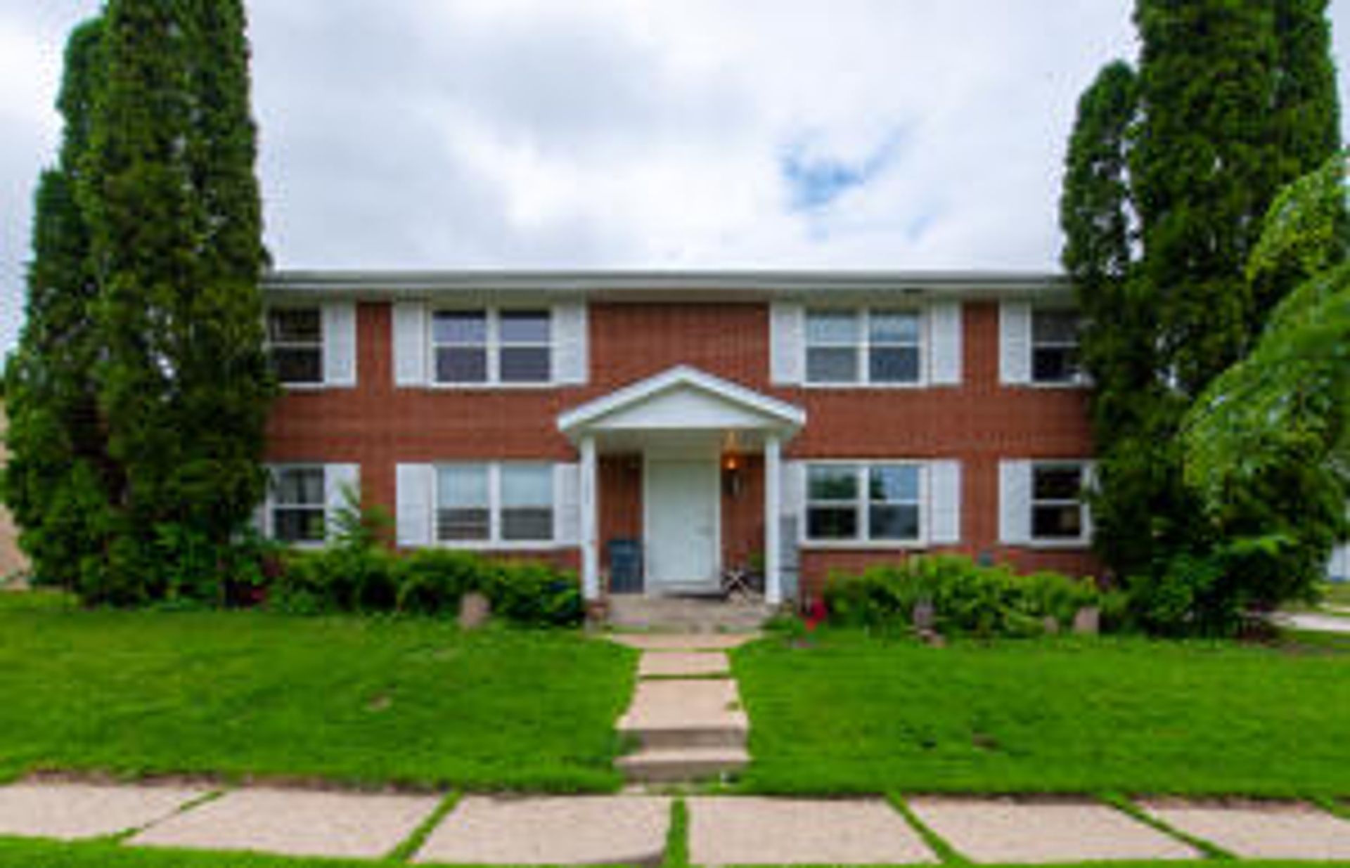Waukesha Apartment: 343 W Newhall Ave.