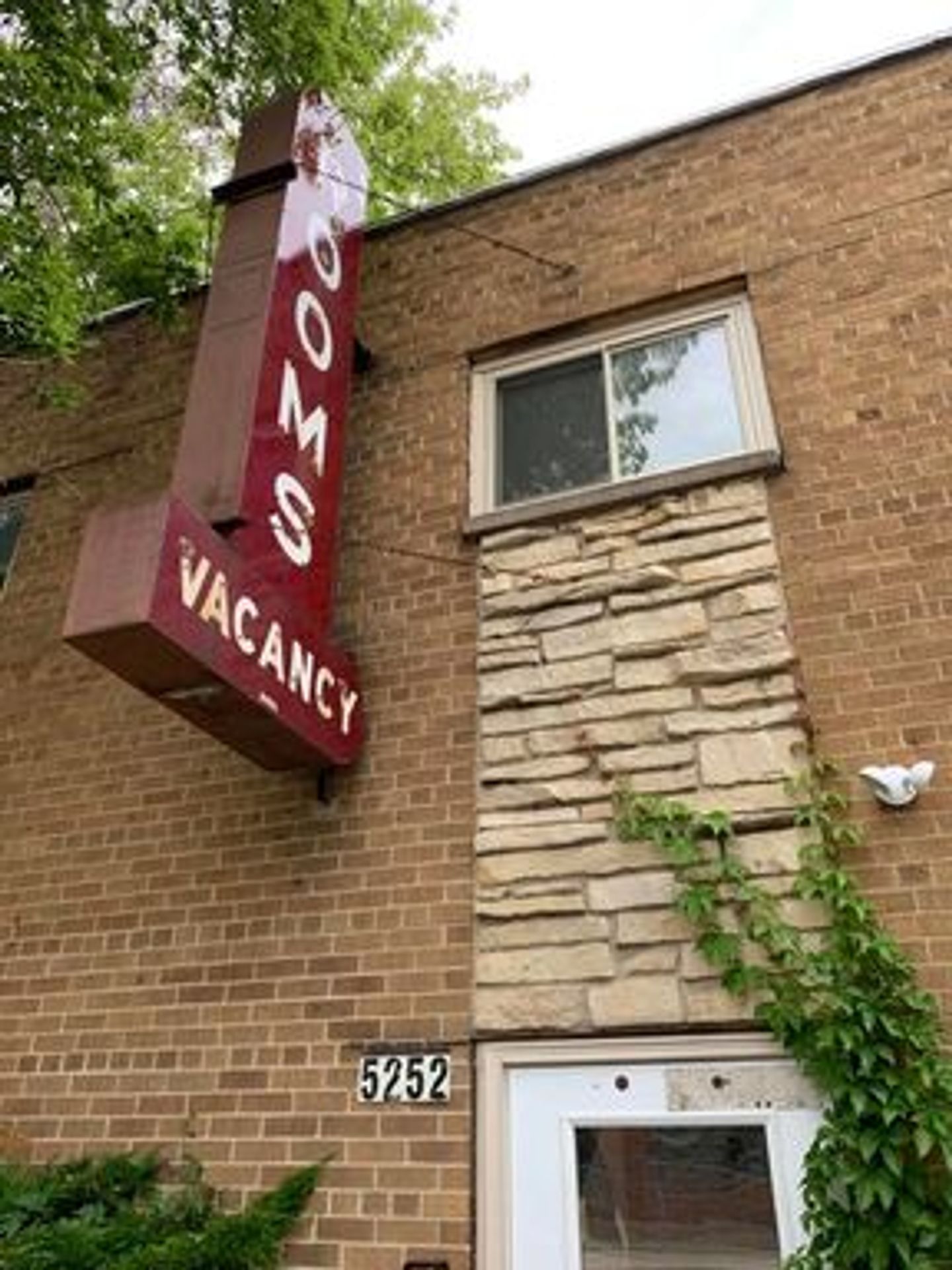 Cudahy Apartment: 5252 S Packard Avenue