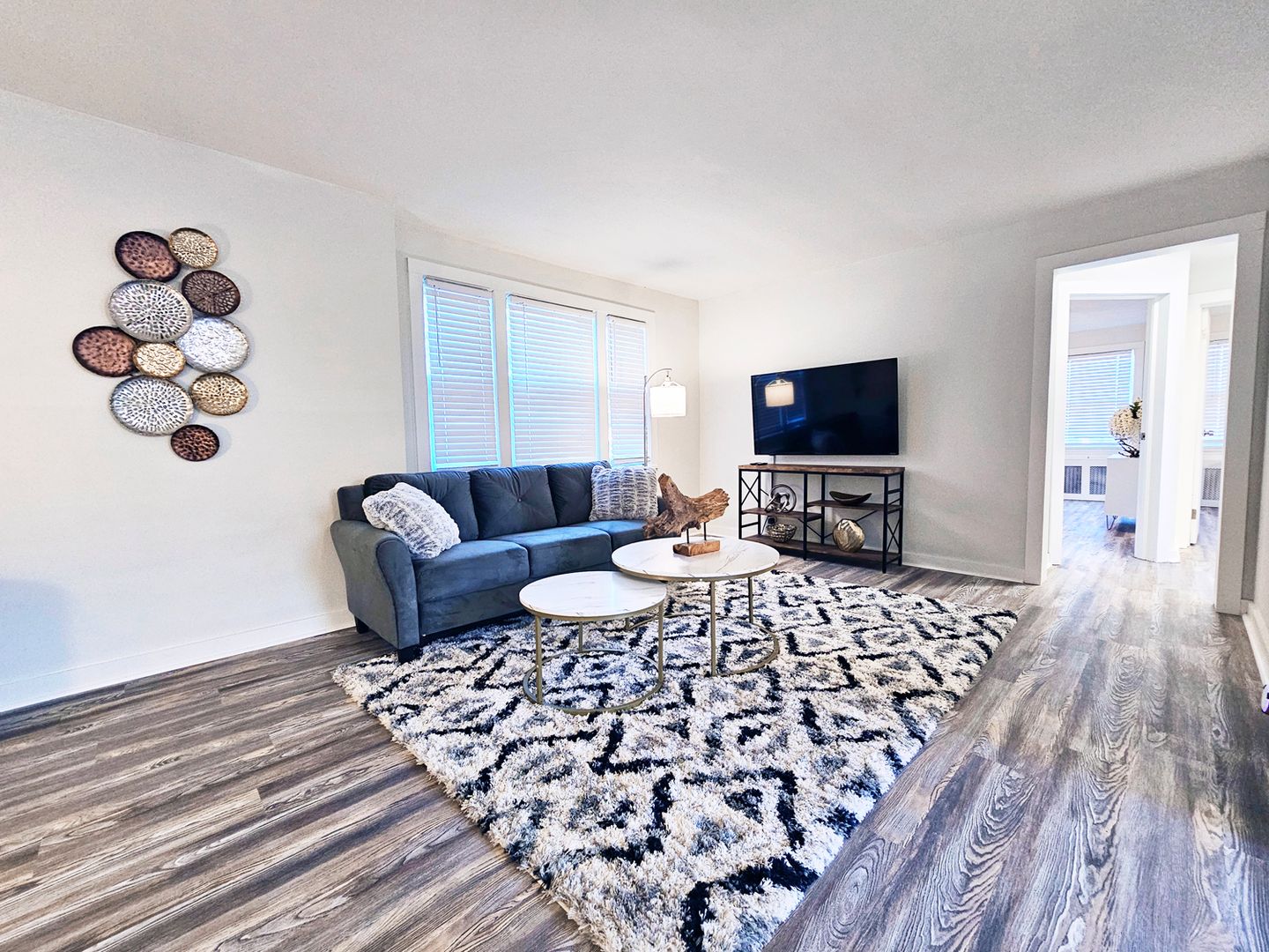 Shaker Heights Apartment: 2809 Van Aken Boulevard