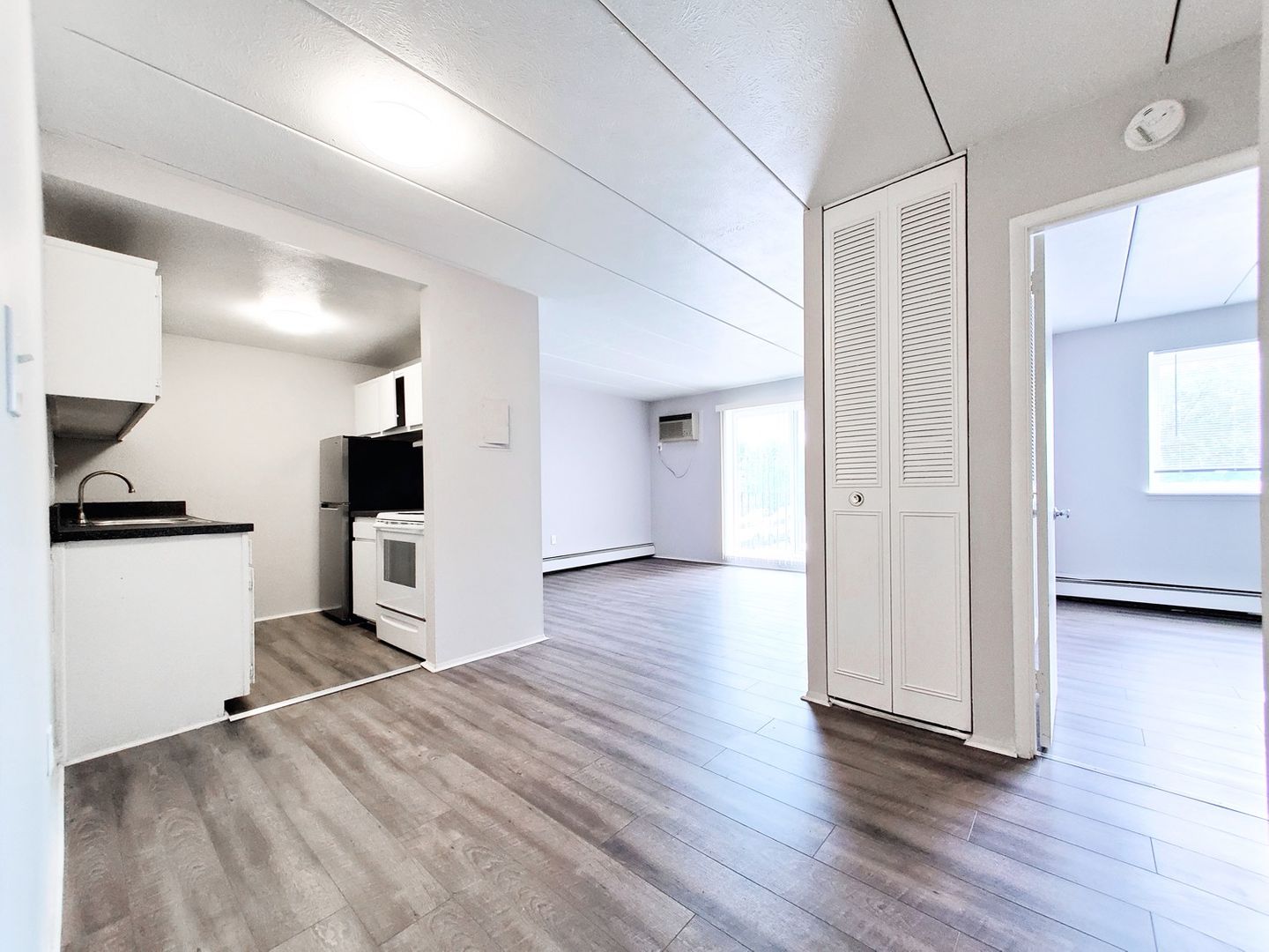 Cleveland Apartment: 14100 Lakeshore Boulevard