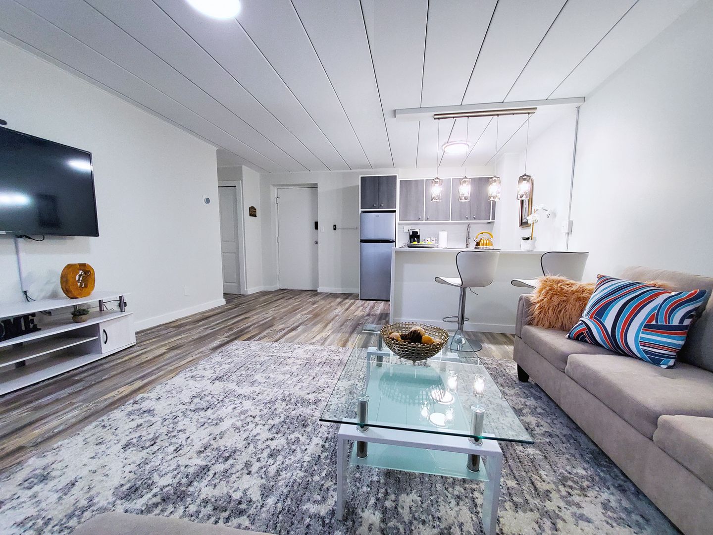 Cleveland Apartment: 15500 Lakeshore Boulevard