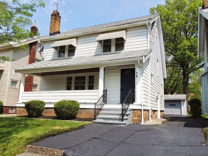 Cleveland Heights House: 3835 Glenwood Rd