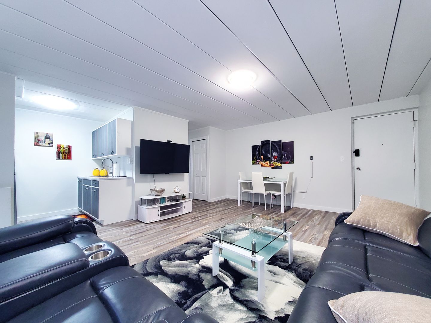 Cleveland Apartment: 15500 Lakeshore Boulevard