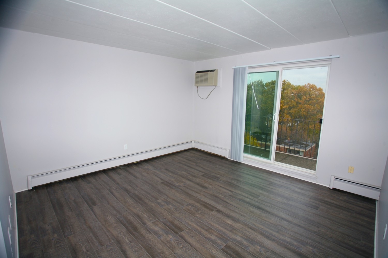 Cleveland Apartment: 14100 Lakeshore Boulevard