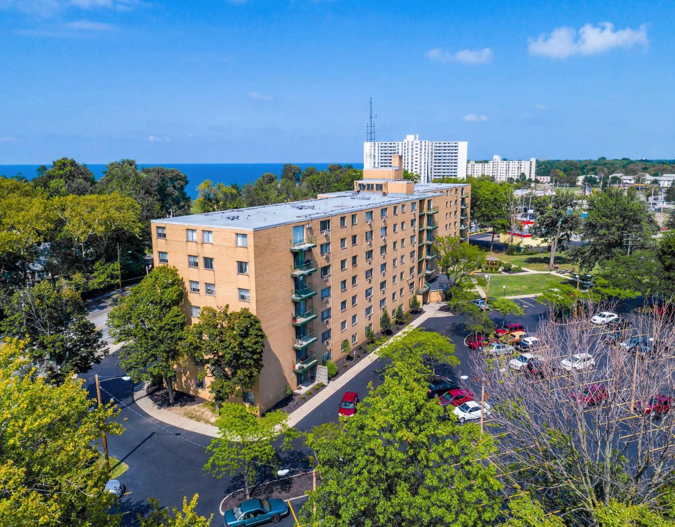 Cleveland Apartment: 15500 Lakeshore Boulevard