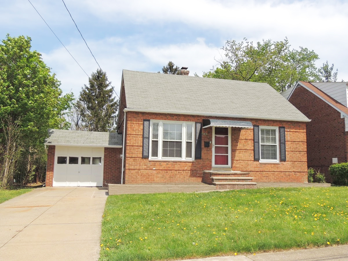 Lyndhurst House: 5683 Wellington Rd