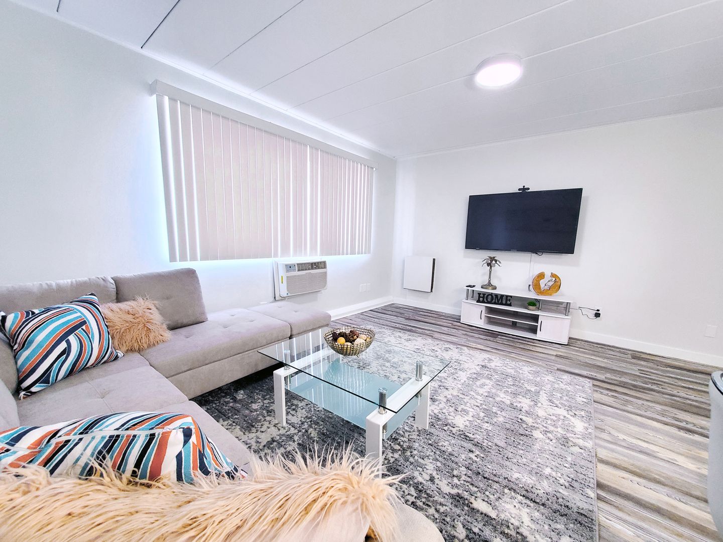 Cleveland Apartment: 15500 Lakeshore Boulevard