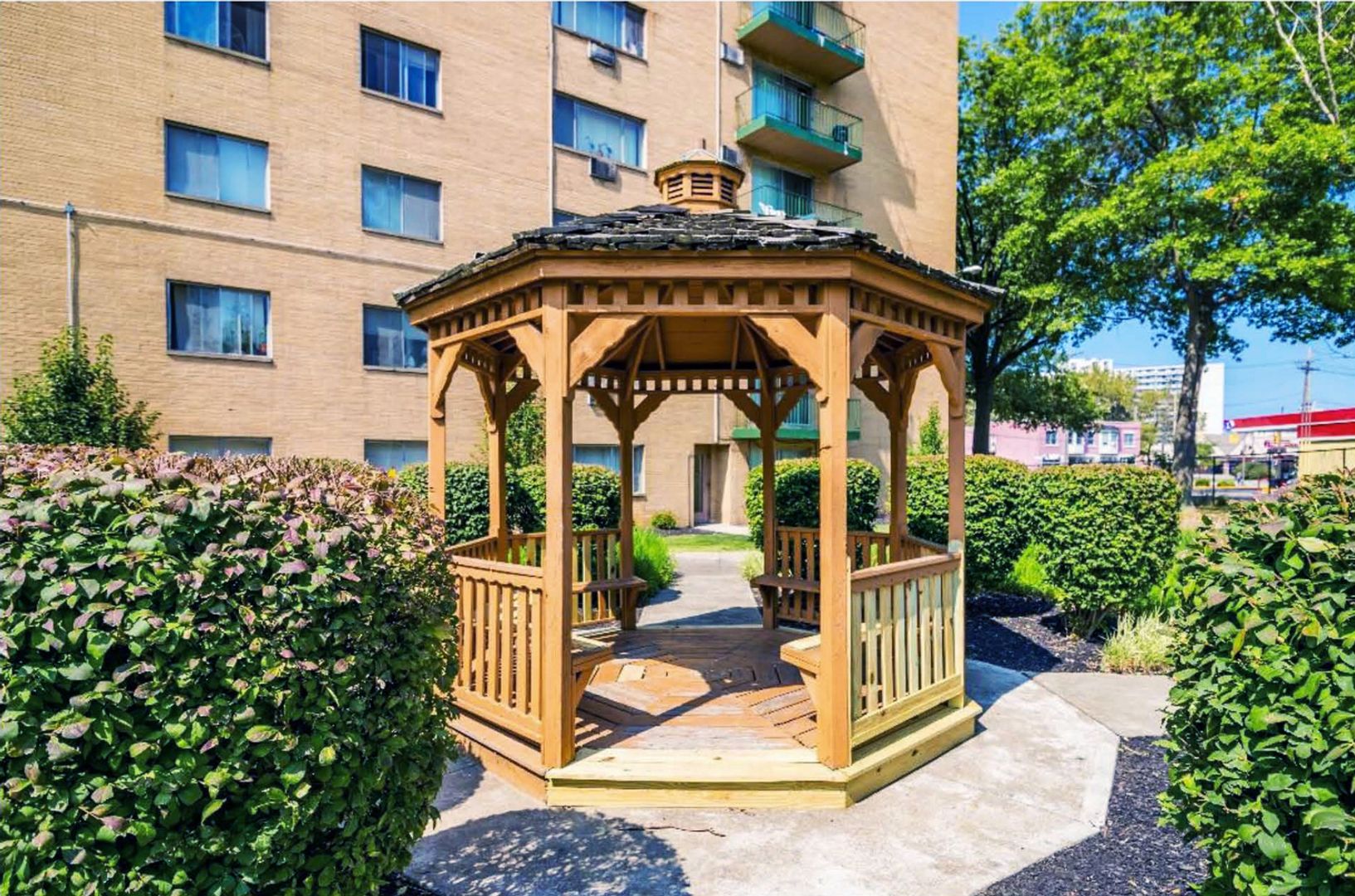 Cleveland Apartment: 15500 Lakeshore Boulevard