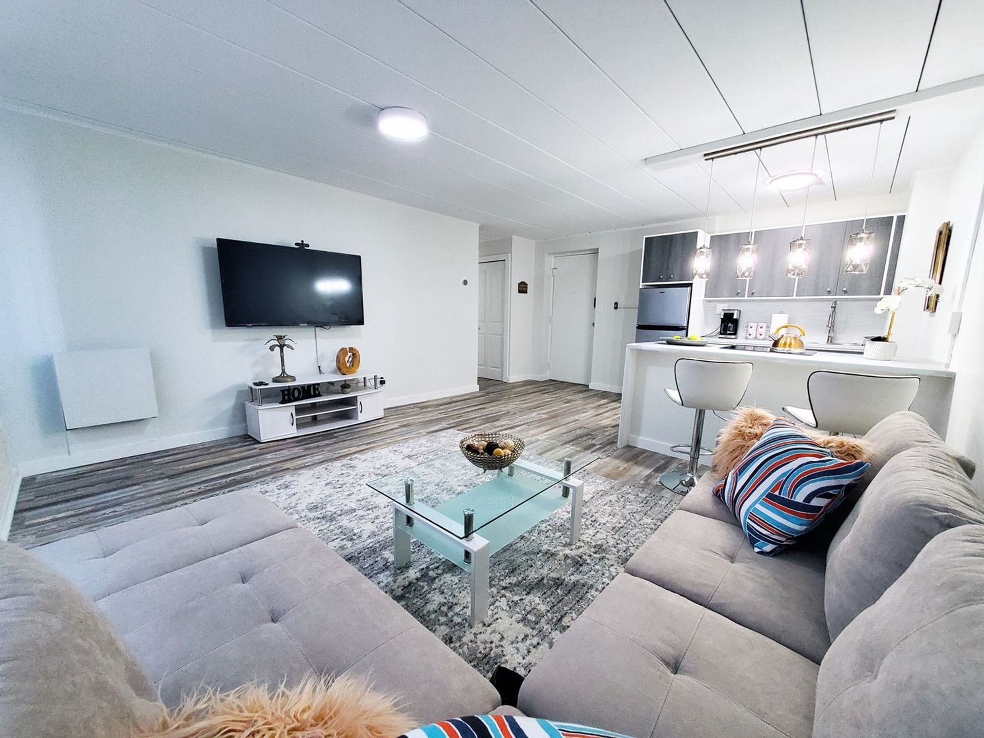Cleveland Apartment: 15500 Lakeshore Boulevard