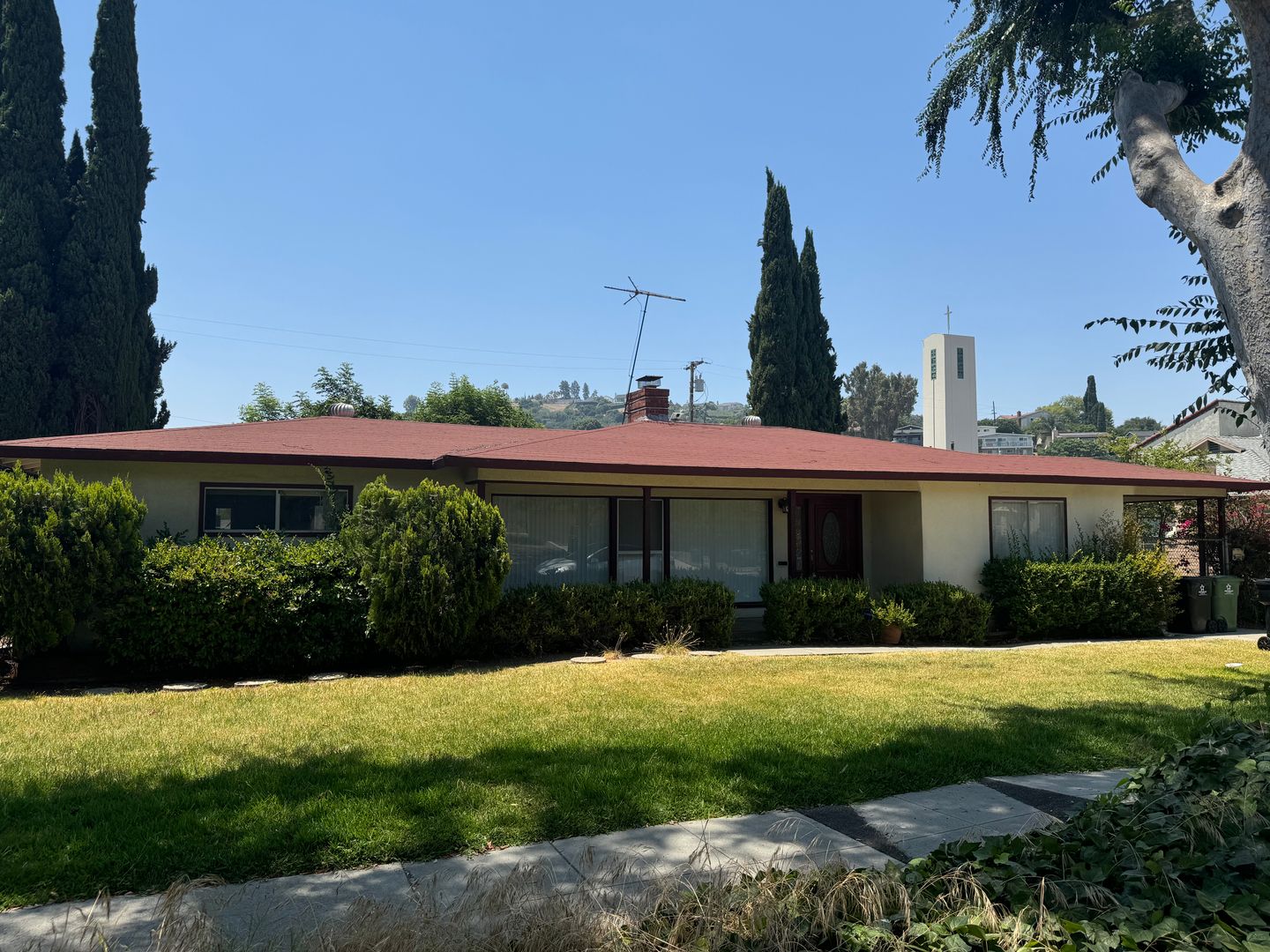 Alhambra House: 2028 Carlos St,