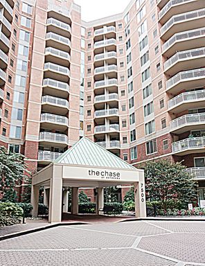 A Modern Living of Top-Level Unit in the Chase in Bethesda – photo 1