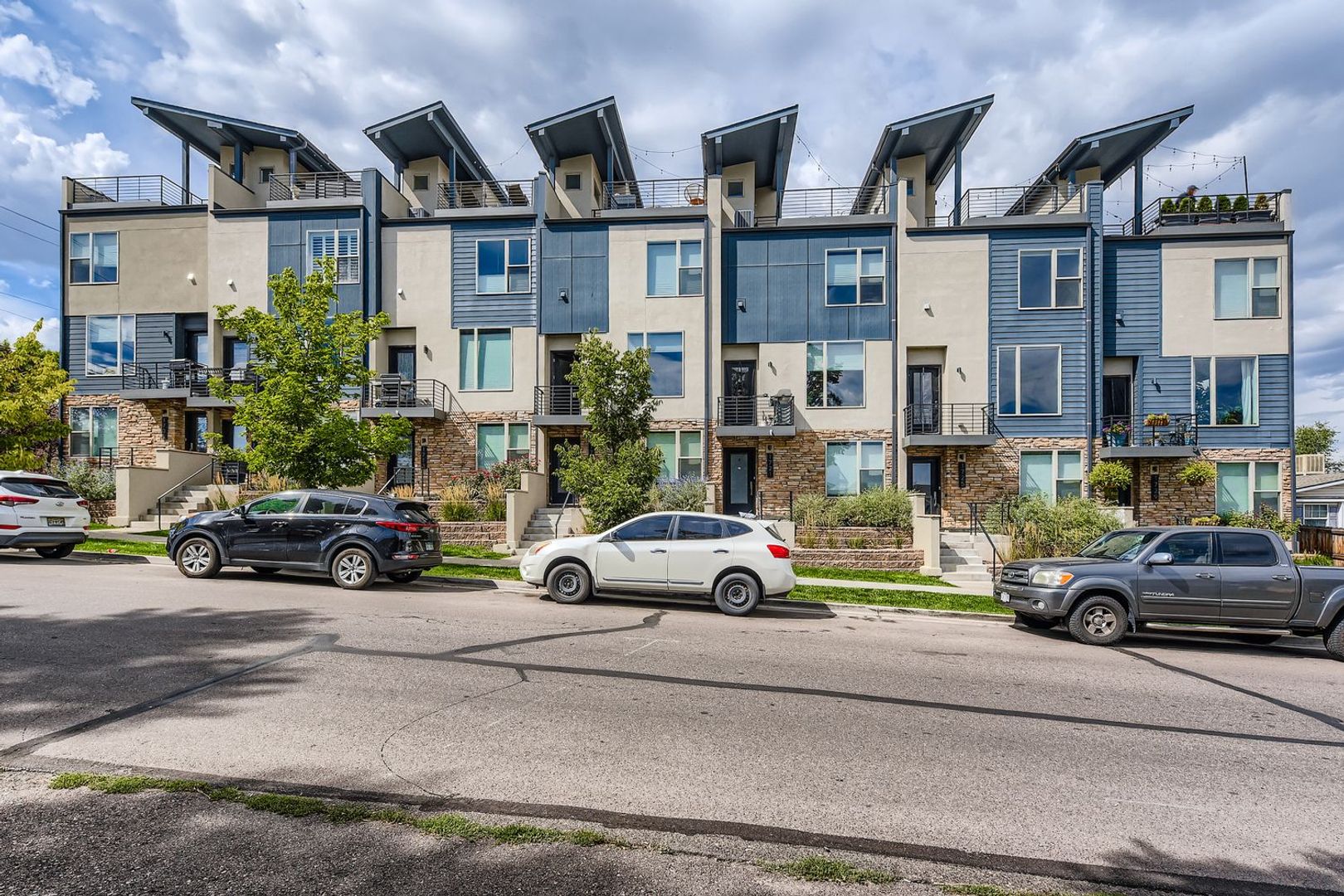 Lakewood House: 1725 Eaton St