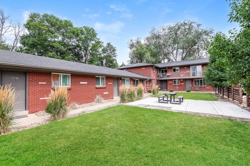 Live Near Sloan’s Lake in This Cozy 2BR Apartment!!