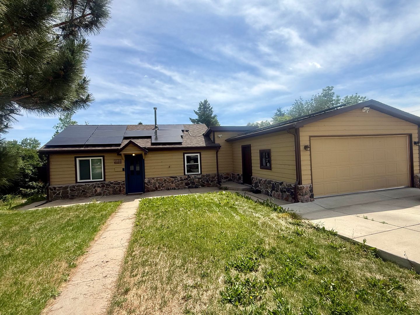 Golden House: 1110 Secrest St